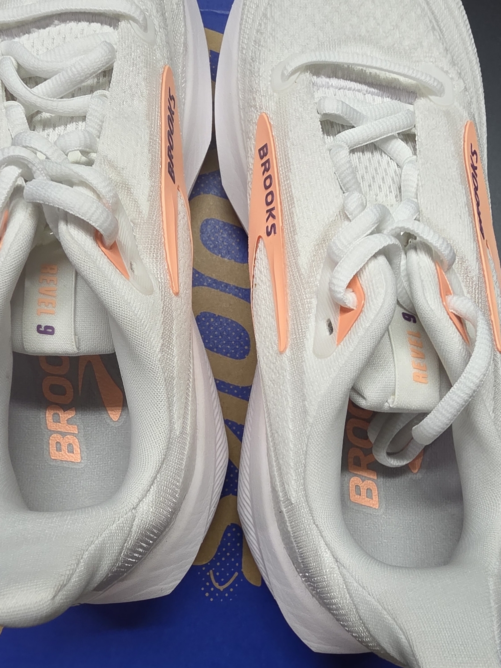 Size 8W -Brooks Women's Revel 9 - Picture 4 of 8